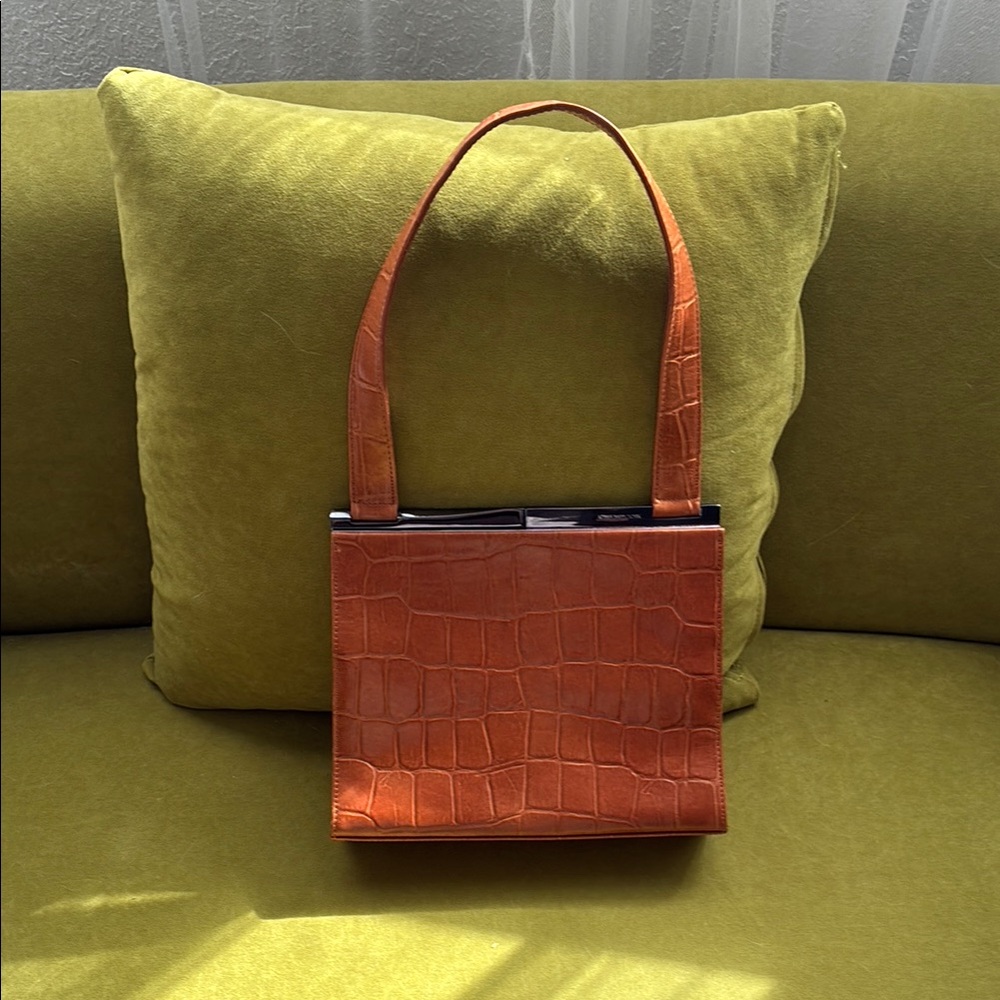 Elegant Crocodile-Embossed Tan shoulder bag.